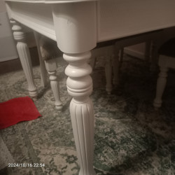 Stół z czterema krzesłami do pokoju elegancki
